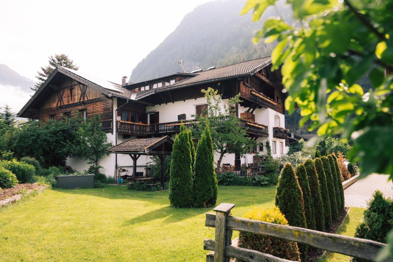 Gasthof Residence Brugghof & Erlhof Campo Tures Luaran gambar