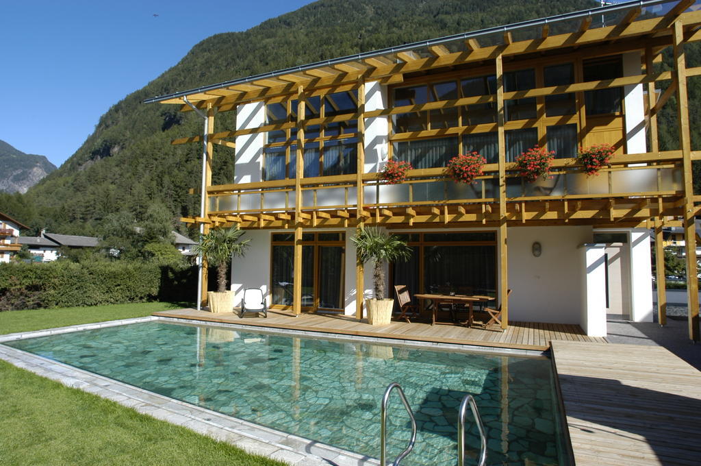 Gasthof Residence Brugghof & Erlhof Campo Tures Bilik gambar